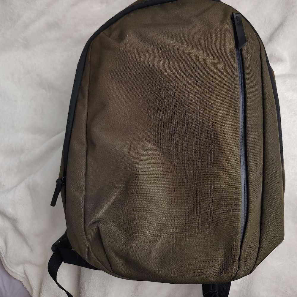 Alpaka Green Backpack – For Laptops, Waterproof, and Comfortable